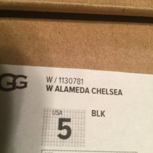 UGG new in box black Alameda Chelsea boot size 5 - Picture 4 of 5